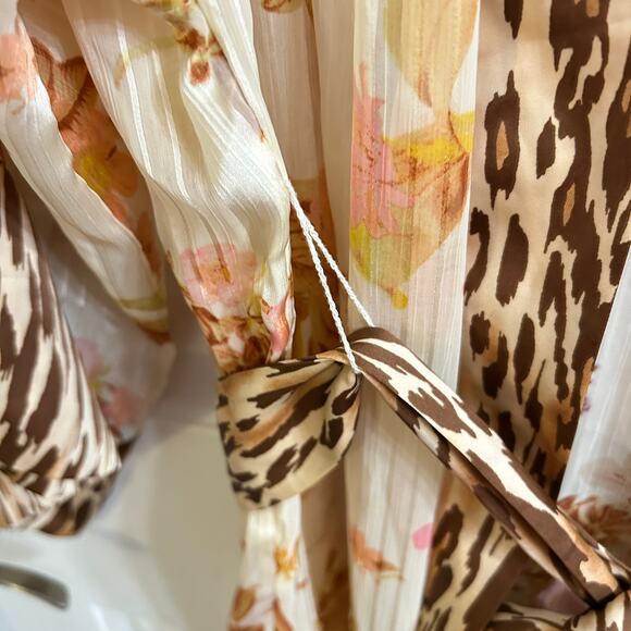Victoria’s Secret Sheer Floral Robe w Leopard Trim and Tie Belt Size Med / Large - Picture 7 of 10